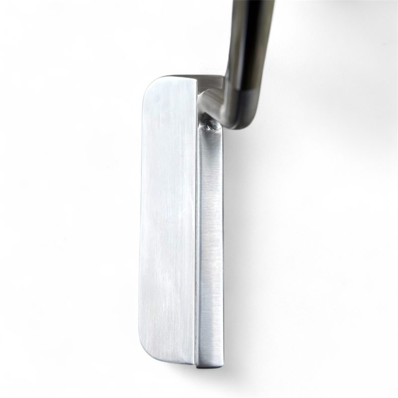 SWC Funky Snub Putter Playing Position